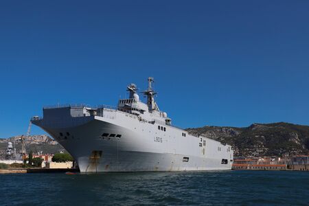 The amphibious assault helicopter carrier Dixmude docked in the French Navy base at the harbor of Toulon, France.のeditorial素材
