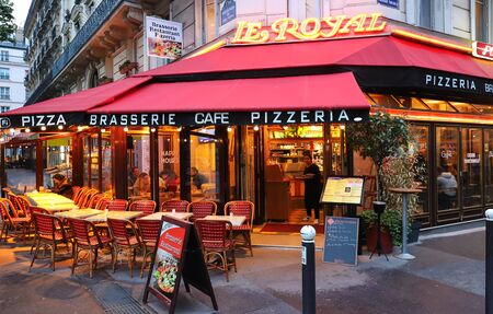 Le Royal is traditional French cafe located on Boulevard de Port Royal in Paris.のeditorial素材