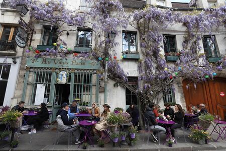 The traditional French cafe Au viex Paris dArcole decorated with flowers ,Paris, France.のeditorial素材