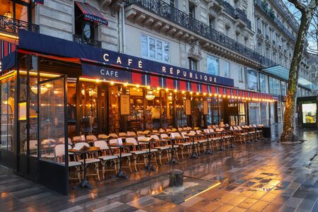 The Cafe Republique at rainy morning . It is traditional French cafe located on Republic square in Paris, France.のeditorial素材