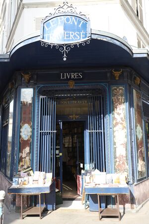 The beautiful antique bookshop Le Pont Traverse, which translates as Across the Bridge or Bridge Crossed . It located at the edge of Luxembourg Gardens in Paris, France.のeditorial素材