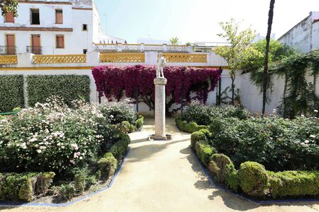 The garden of the Casa de Pilatos in Seville, Andalusia Spain.のeditorial素材
