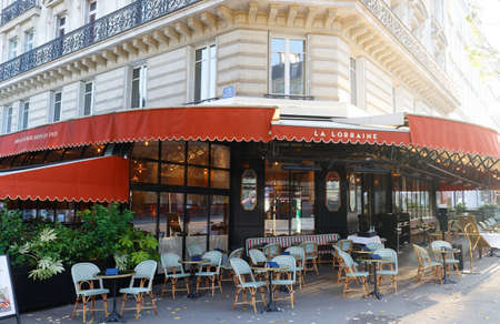 A mythical address on Place des Ternes, minutes away from Etoile, Brasserie La Lorraine is a gourmet stop in a prestigious neighbourhood of the French capital.のeditorial素材