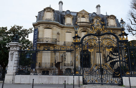 Marcel Dassault building hosts Artcurial auction house in Paris, France. It located at the corner of Avenue Montaigne and the Champs-Elysees.のeditorial素材
