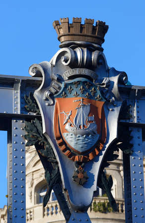 The coat of arms of the city of Paris fixed on aerial metro passage. The city motto in Latin is -She is tossed by the waves, but does not sink .のeditorial素材