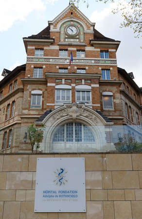 Ophthalmological foundation Adolphe de Rothschild, opened in 1905, occupies the corner formed by Mathurin Moreau Avenue and Manin Street.のeditorial素材