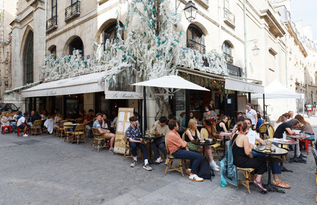 Cafe Le Paradis is traditional French cafe located in Les Halles district in Paris., France.のeditorial素材