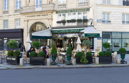View of vintage paris cafe de Belle epoque located in quarter of commercial Bourse in Paris, Franceのeditorial素材