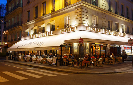 The traditional French brasserie Le Vaudeville at night. It is located near Brogniart palace in Paris, France.のeditorial素材