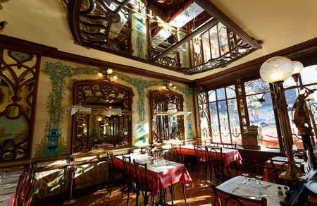 Since its creation in 1896, restaurant Bouillon Chartier has earned itself a reputation as a true culinary institution in Paris . It located in the Montparnasse district in Paris.のeditorial素材