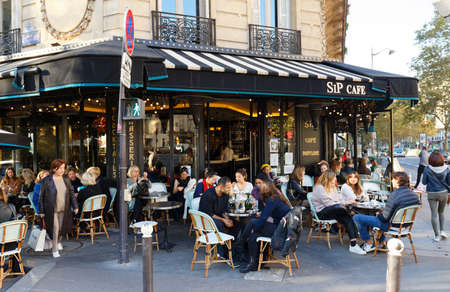 Sip is a traditional Parisian cafe located in the 7th district of Paris , France.のeditorial素材