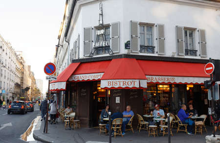 Restaurant A la Tour Eiffel is a traditional Parisian bistro located in the 15th district of Paris , France.のeditorial素材