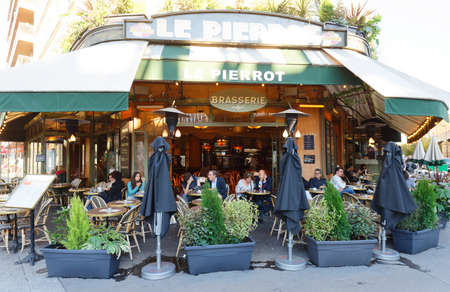 Brasserie Le Pierrot is a traditional Parisian bistro located in the 15th district of Paris , France.のeditorial素材