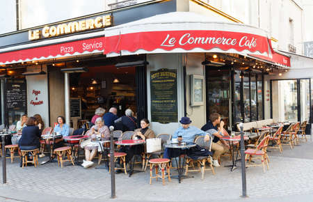Le Commerce cafe is a traditional Parisian bistro located in the 15th district of Paris , France.のeditorial素材