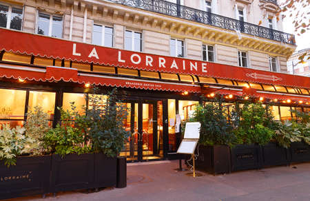 Brasserie la Lorraine is a beautiful, elegant restaurant at Place des Ternes, a public space and Metro stop in Paris.のeditorial素材