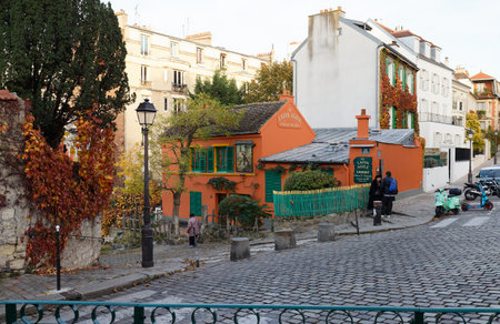The artistic Montmartre cabaret Au Lapin agile became a favorite spot for struggling artists and writers including Picasso, Modigliani, Apollinaire, and Utrillo.のeditorial素材
