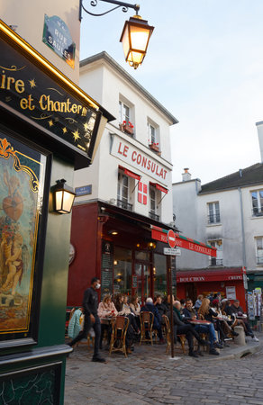 The charming restaurant Le Consulat on Montmartre hill. Montmartre with traditional french cafes and art galleries is one of the most visited landmarks in Paris.のeditorial素材