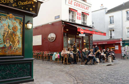 The charming restaurant Le Consulat on Montmartre hill. Montmartre with traditional french cafes and art galleries is one of the most visited landmarks in Paris.のeditorial素材