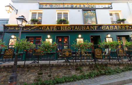 The charming restaurant La Bonne Franquette on Montmartre hill. Montmartre with traditional french cafes and art galleries is one of the most visited landmarks in Paris.のeditorial素材