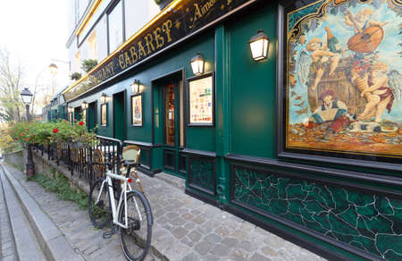 The charming restaurant La Bonne Franquette on Montmartre hill. Montmartre with traditional french cafes and art galleries is one of the most visited landmarks in Paris.のeditorial素材