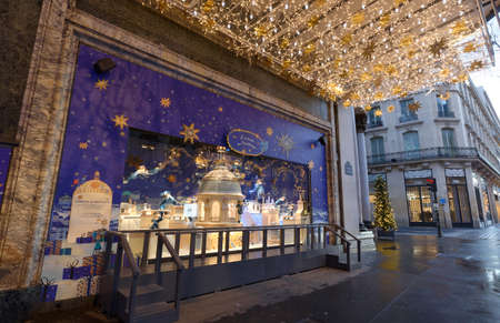 The Christmas showcase of Printemps shopping center,Paris,Franceのeditorial素材