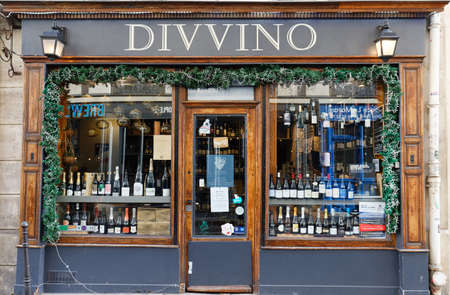 Divvino is a hidden wine cellar from the 17th century. It located in Marais district of Paris and have an incredible selection of French wine.のeditorial素材