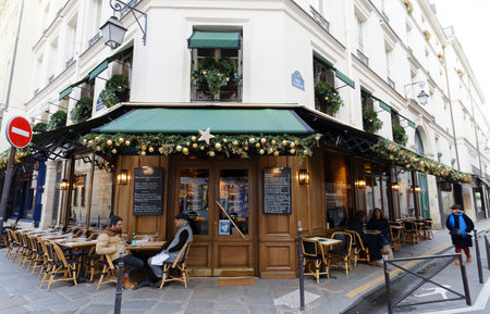 The traditional French cafe Bistrot Parisien decorated for Christmas 2021 . It located in Marais district of Paris, France.のeditorial素材