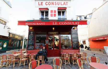 The charming restaurant Le Consulat on Montmartre hill. Montmartre with traditional french cafes and art galleries is one of the most visited landmarks in Paris.のeditorial素材