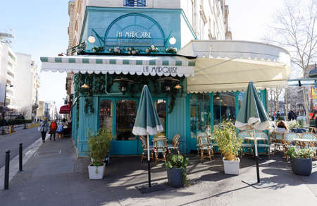 The traditional French restaurant La Marquise is located on Montparnasse Boulevard, in the 15th district of Paris.のeditorial素材