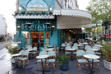 The traditional French restaurant La Marquise is located on Montparnasse Boulevard, in the 15th district of Paris.のeditorial素材