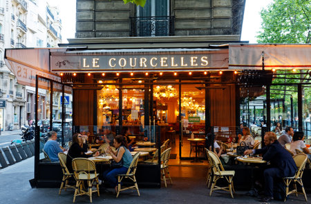 Le Courcelles is traditional French restaurant located at Courcelles Boulevard in 17th district of Paris, France.のeditorial素材