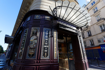 The traditional French bakery and cake shop Ble dor located at Voltaire boulevard in Oberkampf district . Paris, France.のeditorial素材