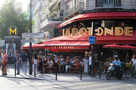 La Rotonde in the Montparnasse Quarter - one of the most legendary and the famous Parisian cafes. There were often Modigliani, Picasso, Chagall, Kandinskyのeditorial素材