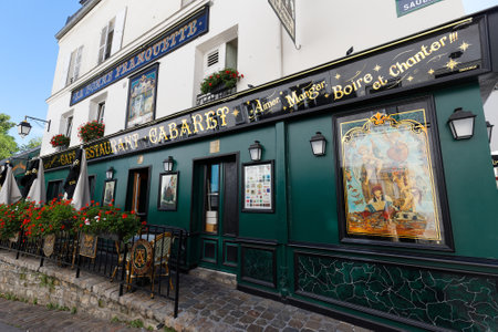 The charming restaurant La Bonne Franquette on Montmartre hill. Montmartre with traditional french cafes and art galleries is one of the most visited landmarks in Paris.のeditorial素材