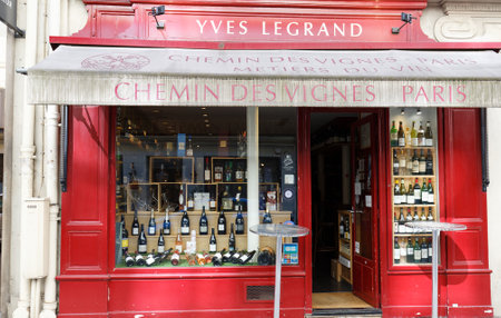 Chemin des vignes is wine cave located in Madeleine district of Paris and have an incredible selection of French wine.のeditorial素材