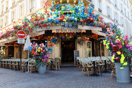 Le Bon Pecheur is corner cafe decorated with flowers. It located near the district of Chatelet in 1st district of Paris. France.のeditorial素材