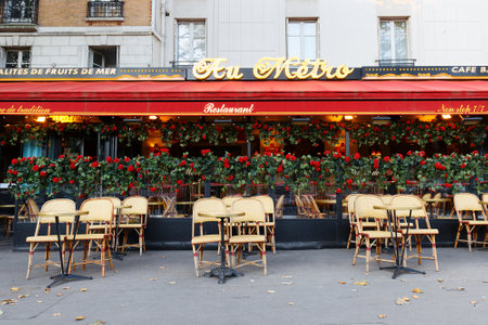 AU METRO is an authentic Parisian brasserie with its tortoiseshell bench and huge terrace is located place Felix Eboue and 2 steps from the Vincennes forest .のeditorial素材