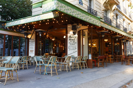 Located in the 12th district, the Felix Cafe represents the concept of the Parisian brasserie, with a comfortable setting and a friendly atmosphere.のeditorial素材