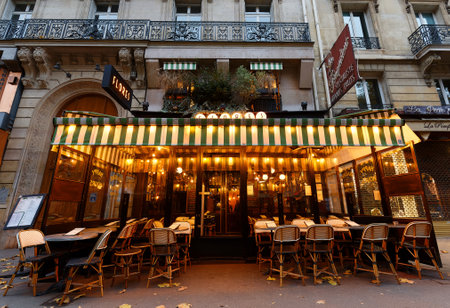 Flores is traditional French restaurant located on Boulevard Haussmann, just a stones throw from Place Vendome, Galeries Lafayette and the Opera Garnier.のeditorial素材