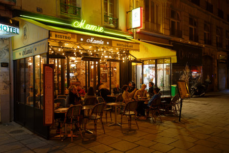 Mamie is trditional French restaurant in 10th district of Paris. It located on Rue du Faubourg Saint-Denis.のeditorial素材
