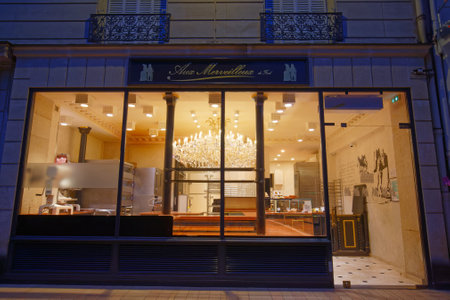 Aux Merveilleux de Fred is one of the most glittery cake shops in Parisian region . It located in Vincennes, in the east of Paris.のeditorial素材