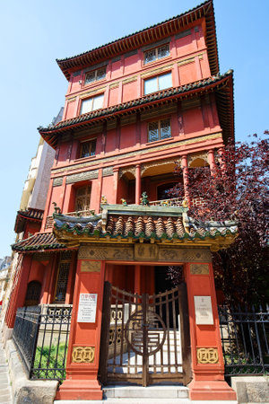 The Paris Pagoda is an unusual building of the Plaine Monceau commissioned in 1926 by Ching Tsai Loo to be a cultural link between France and Chinaのeditorial素材