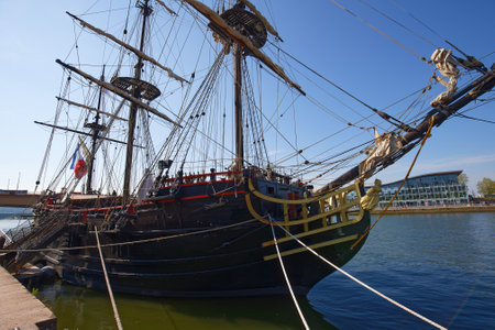 Etoile du Roy, a three-masted sixth-rate frigate, warship moored on the Seine river for Armada exhibition. Wooden replica of 1745 frigate.のeditorial素材