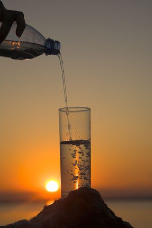 one glass with water against summer sunset

の写真素材