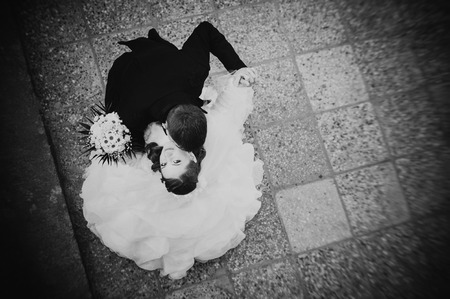 Elegant bride and groom posing together outdoors on a wedding day.の写真素材