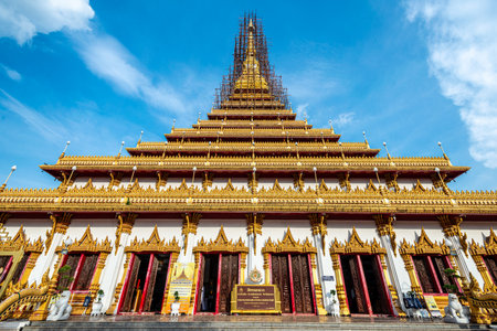 Khon Kaen, Thailand  November 11, 2025 : Majestic Phra Mahathat Kaen Nakhon Stupa, a Golden Nine-Storey Buddhist Relic in Khon Kaen, Thailand, Wat Nong Wang (Phra Mahathat Kaen Nakhon).のeditorial素材