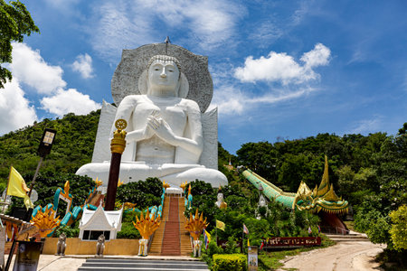Lop Buri,Thailand. AUGUST 22 2020. :Wat Tham Phrathat Khao Prang, Lopburi province, Thailandのeditorial素材