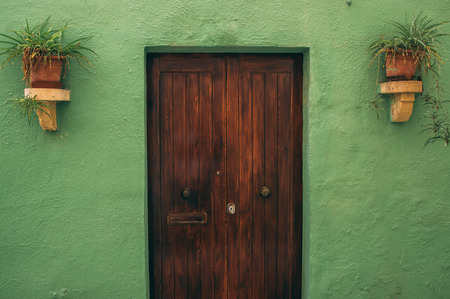 Maltese brown door, green wall, Maltaの写真素材