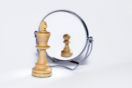  chess king, chess pawn, contrast, mirror reflection,の写真素材