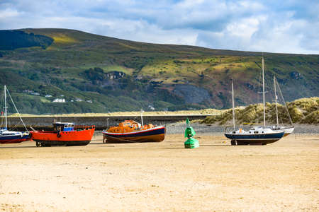 Yachts on the shore at low tide in England.のeditorial素材